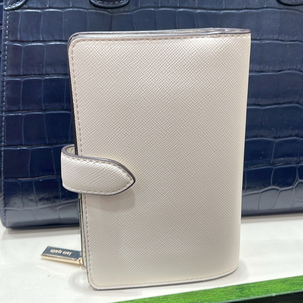 Kate Spade Schuyler Medium Compact Bifold Wallet
Meringue 
NWT - Picture 3 of 16